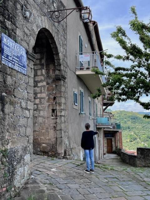 Casa Angolo Cantina Nel Castello Montegiovi Екстериор снимка