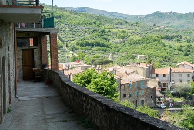 Casa Angolo Cantina Nel Castello Montegiovi Екстериор снимка