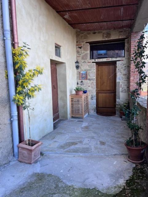 Casa Angolo Cantina Nel Castello Montegiovi Екстериор снимка